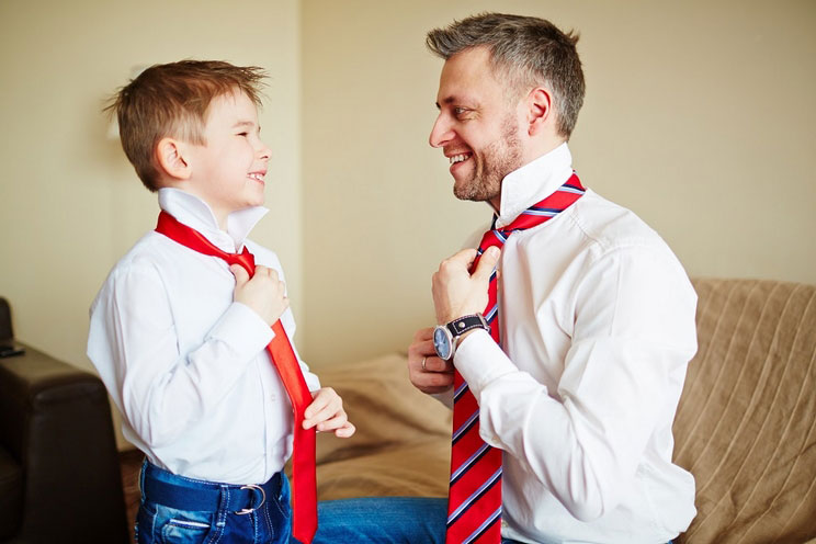 Как научить ребенка завязывать галстук